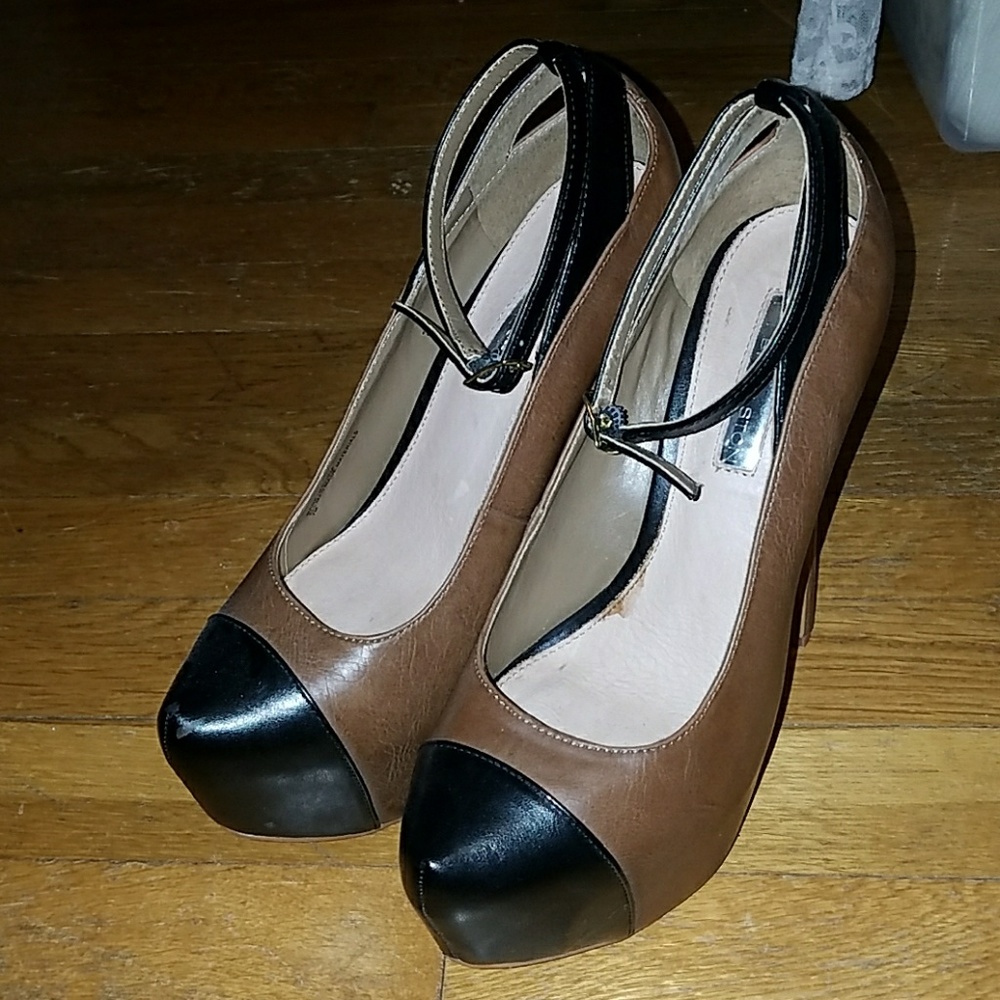 Brown and black leather heel by halston
